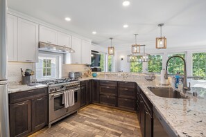 Private kitchen - Modern Beach House in York Maine on the Nubble Peninsula (York)