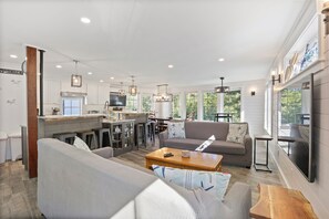 Smart TV - Modern Beach House in York Maine on the Nubble Peninsula (York)