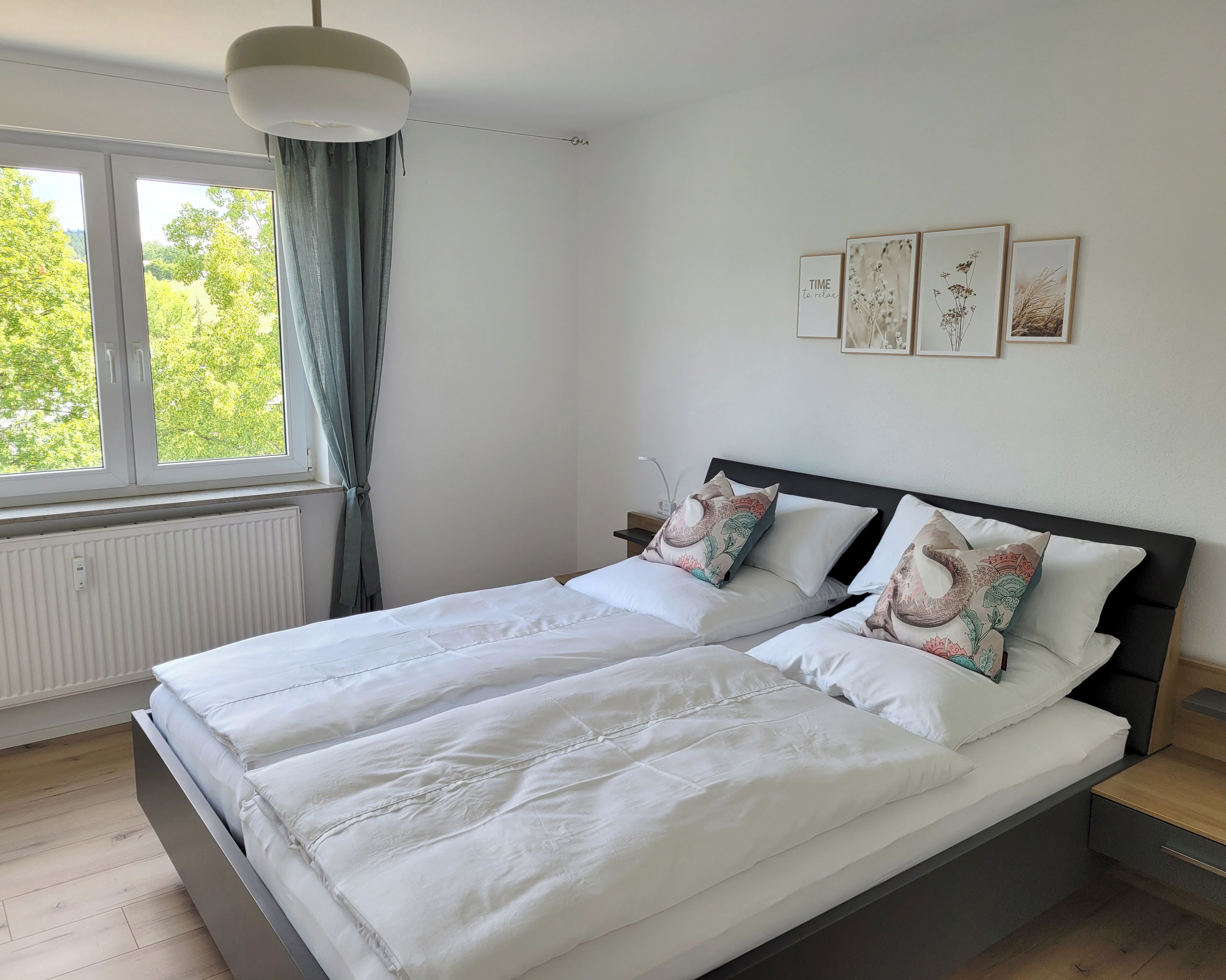 Bügeleisen/Bügelbrett, kostenloses WLAN, Bettwäsche