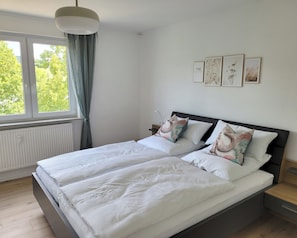 Bügeleisen/Bügelbrett, kostenloses WLAN, Bettwäsche