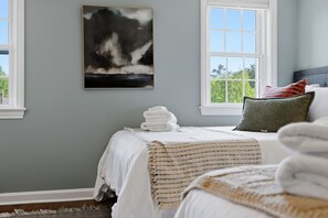 3 Schlafzimmer, Schreibtisch, Bügeleisen/Bügelbrett, Reisekinderbett