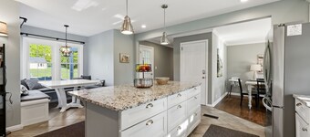 Hot Tub • Fenced Yard • Perfect Family Retreat Near Chagrin Falls