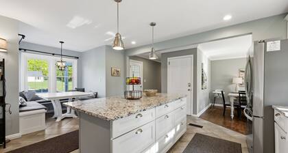 Hot Tub • Fenced Yard • Perfect Family Retreat Near Chagrin Falls