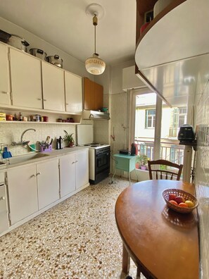 Oven - Sunny Home Downtown under Lycabettus Hill (Athina)