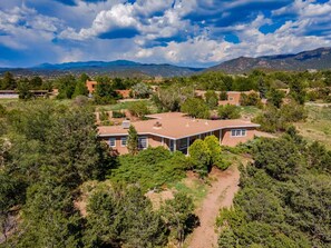 Exterior - Casa Dulce-Spacious 3 bedroom with Hot Tub (Santa Fe)