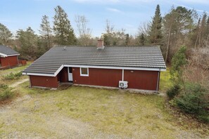 A single-story building with a sloped roof, a front door, and a small porch. - Peaceful cottage near beach and nature (Hadsund)