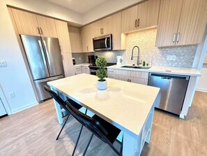 Private kitchen - New Luxury 1BR Stay in the Heart of Irvine (Lake Forest)