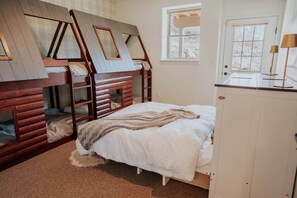 A room with a bunk bed, a window, a door, and a lamp. - Cozy Cabin Getaway Above Park City With Hot Tub (Summit County)