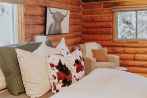3 bedrooms, iron/ironing board, WiFi, bed sheets - Cozy Cabin Getaway Above Park City With Hot Tub (Summit County)