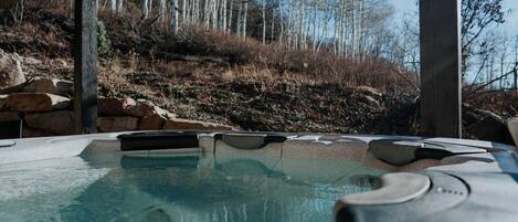 Tina de hidromasaje al aire libre