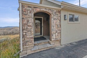 تفاصيل الفندق من الخارج