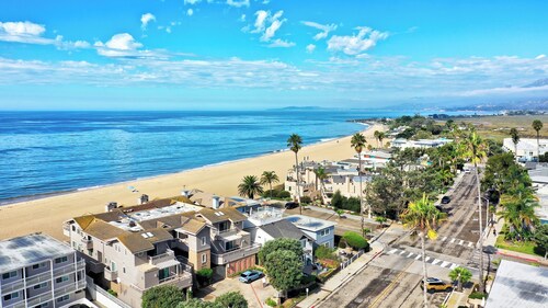 NEW!! Steps to Beach! 1-bedroom Full Condo