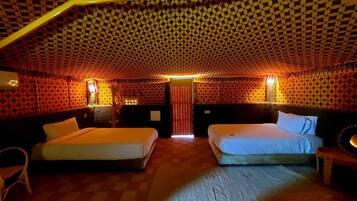 Luxury Quadruple Room, Desert view