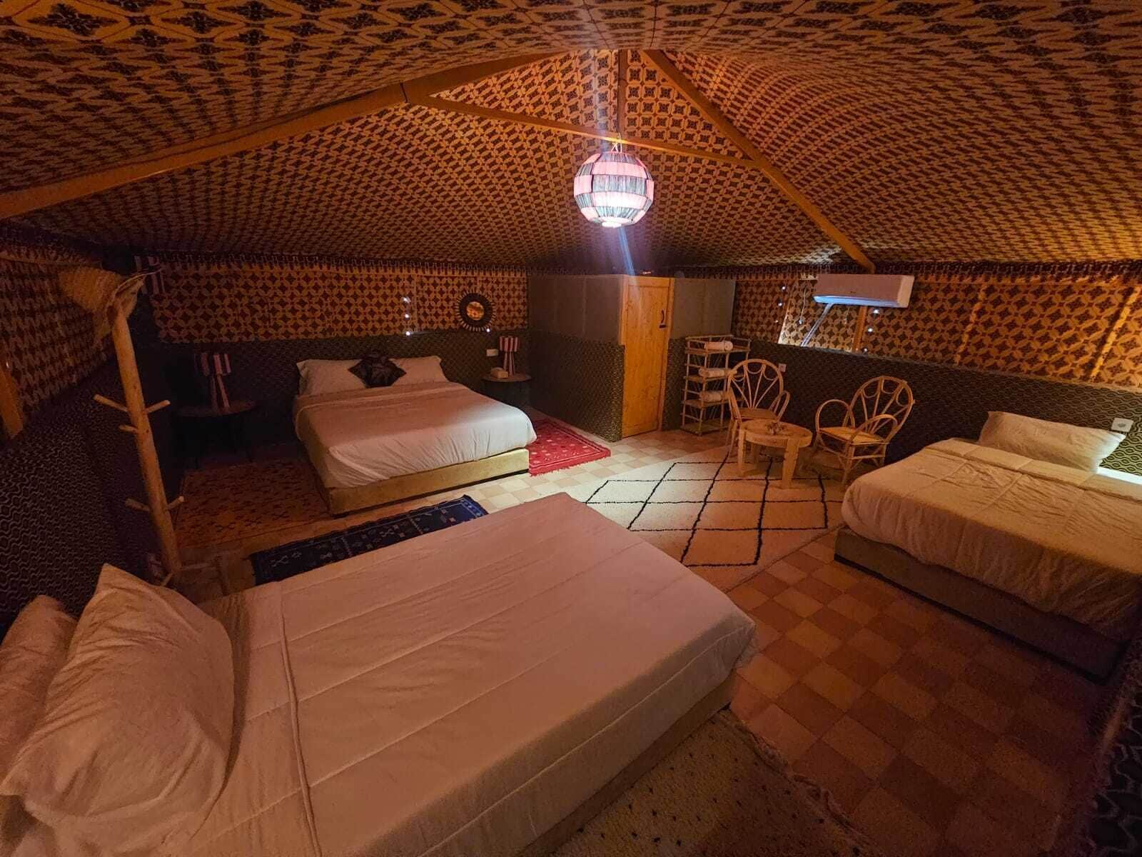 Tienda de campaña | Wifi gratis y ropa de cama 