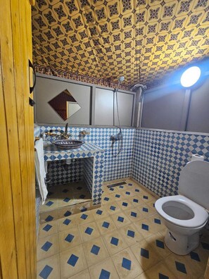 帐篷房 | 浴室 | 淋浴设施、毛巾、肥皂、洗发水