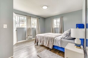 5 bedrooms, iron/ironing board, WiFi, bed sheets