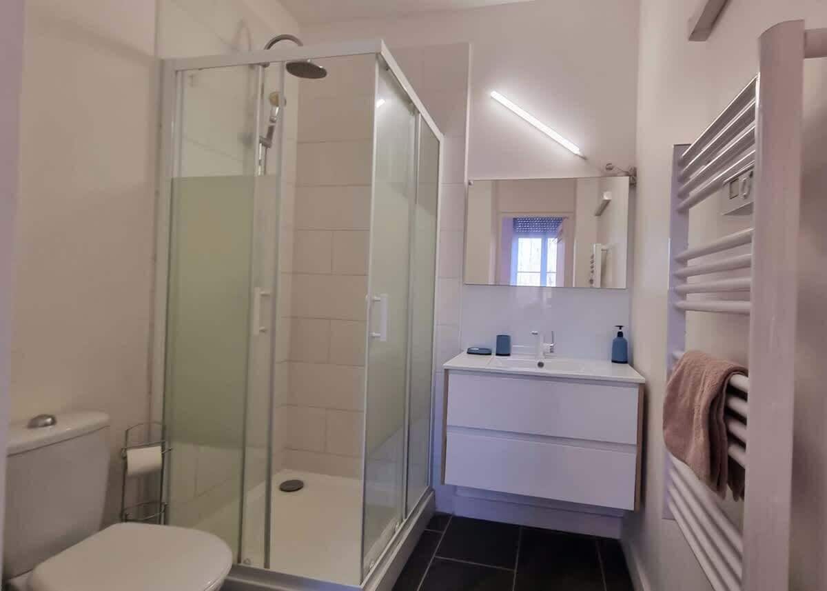 Een douche, een haardroger