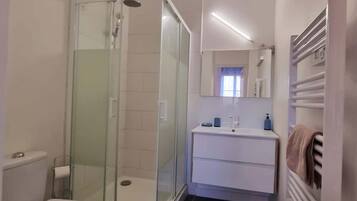 Een douche, een haardroger