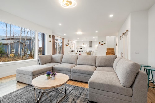 Ruby2-Spacious 4beds 3+ a haft Baths 12++ SLEEPING  in perfect Anchorage with AC