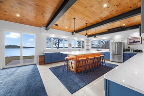 Microones, forn, placa de cuina i rentaplats 