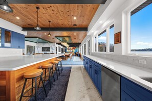 ميكروويف، فرن، موقد طهي مسطح، غسالة أطباق