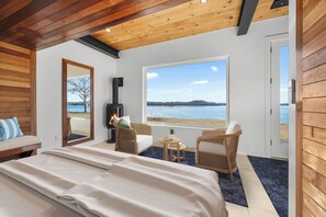 مكواة/لوح كي وخدمة الإنترنت وملاءات أسرّة