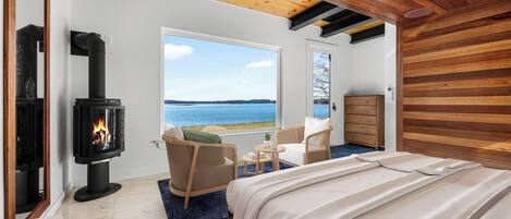 Iron/ironing board, Internet, bed sheets