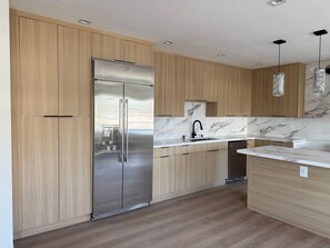 Micro-ondes, four, plaque de cuisson, lave-vaisselle