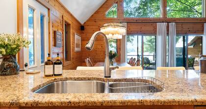 Luxe All-Season Lakefront â 2 Homes Sleep 24