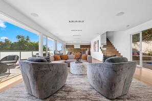 Vila superluxo, várias camas, acesso à piscina, vista para a cidade (Belle Horizon) | Área de estar