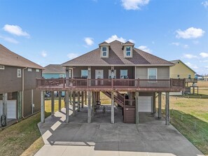 Exterior - Blissful Waves - Pet Friendly, Walk to the Beach! (Bolivar Peninsula)