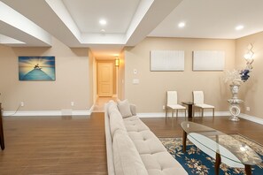 Smart TV - Executive 2BR Lower Suite · Private & Spacious/Near US Border (Windsor)
