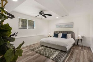 4 bedrooms, internet - Location, Space, & Serenity Perfect Group Getaway! (Lynnwood)
