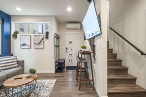 TV, offices - Rooftop Vibes! | Greenlake | UW Near Downtown (Seattle)