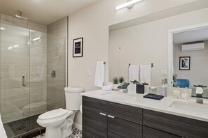 Shower, hair dryer - Rooftop Vibes! | Greenlake | UW Near Downtown (Seattle)