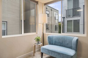 TV, offices - Rooftop Vibes! | Greenlake | UW Near Downtown (Seattle)