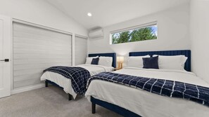 Iron/ironing board, Internet - Ballard Hangout - Arcade, Covered deck, Sleeps 10! (Seattle)