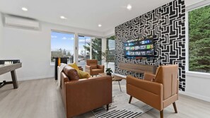 Interior - Ballard Hangout - Arcade, Covered deck, Sleeps 10! (Seattle)