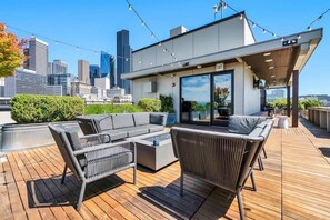 Terrace/patio - Skyline Haven | Downtown Seattle | 30+ Nights! (Seattle)