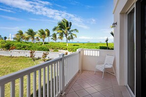Terrace/patio - Beautiful 3 Bed/2 Bath Ocean view - TripAdvisor winner 2016,2017,2018 and 2019! (Wheeland Settlement)