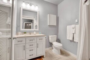 Shower, hair dryer - DT Action! | Extended stay | Work, Play, & Relax! (Tacoma)