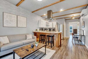 TV, offices - DT Action! | Extended stay | Work, Play, & Relax! (Tacoma)