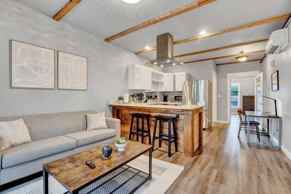 TV, offices - DT Action! | Extended stay | Work, Play, & Relax! (Tacoma)