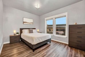 Iron/ironing board, internet - DT Action! | Extended stay | Work, Play, & Relax! (Tacoma)