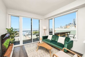 TV, offices - Live & Work! | Waterfront views + Prime DT | Fast Wi-fi (Seattle)