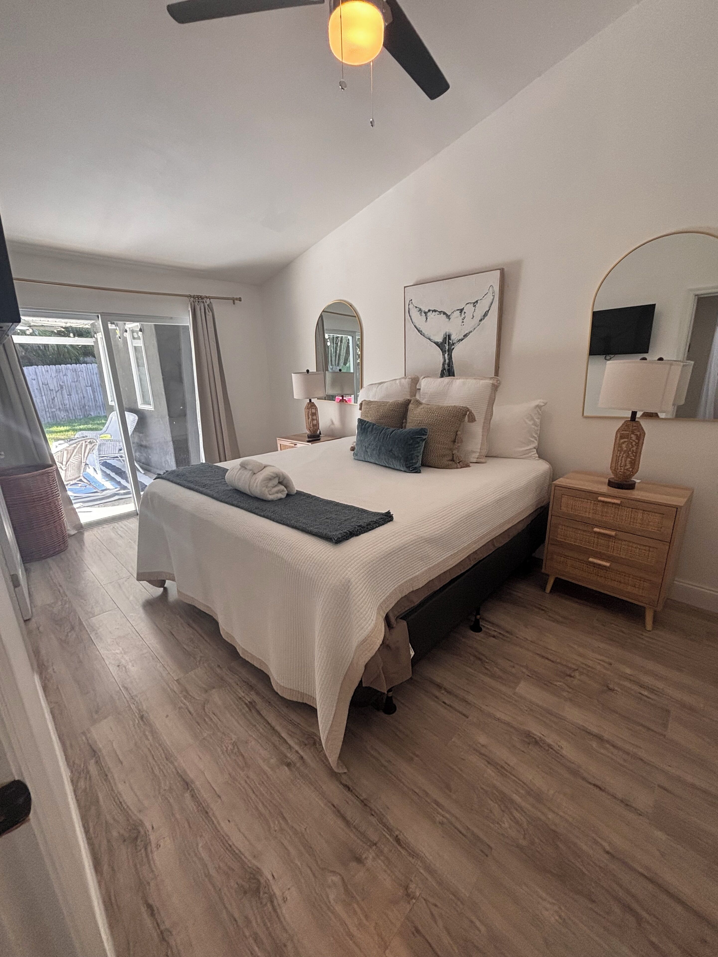 WiFi (無料)、ベッドシーツ