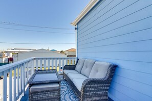 Property grounds - Sleeps 20 | 3 Miles to Beach | Fire Pit & BBQ (Galveston)