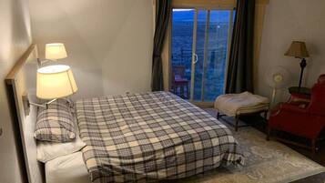 Desk, iron/ironing board, free WiFi