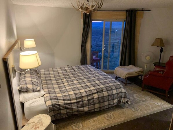 3 bedrooms, desk, iron/ironing board, free WiFi