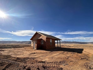 Exterior - Highlander cabin in Centennial valley (Albany County)